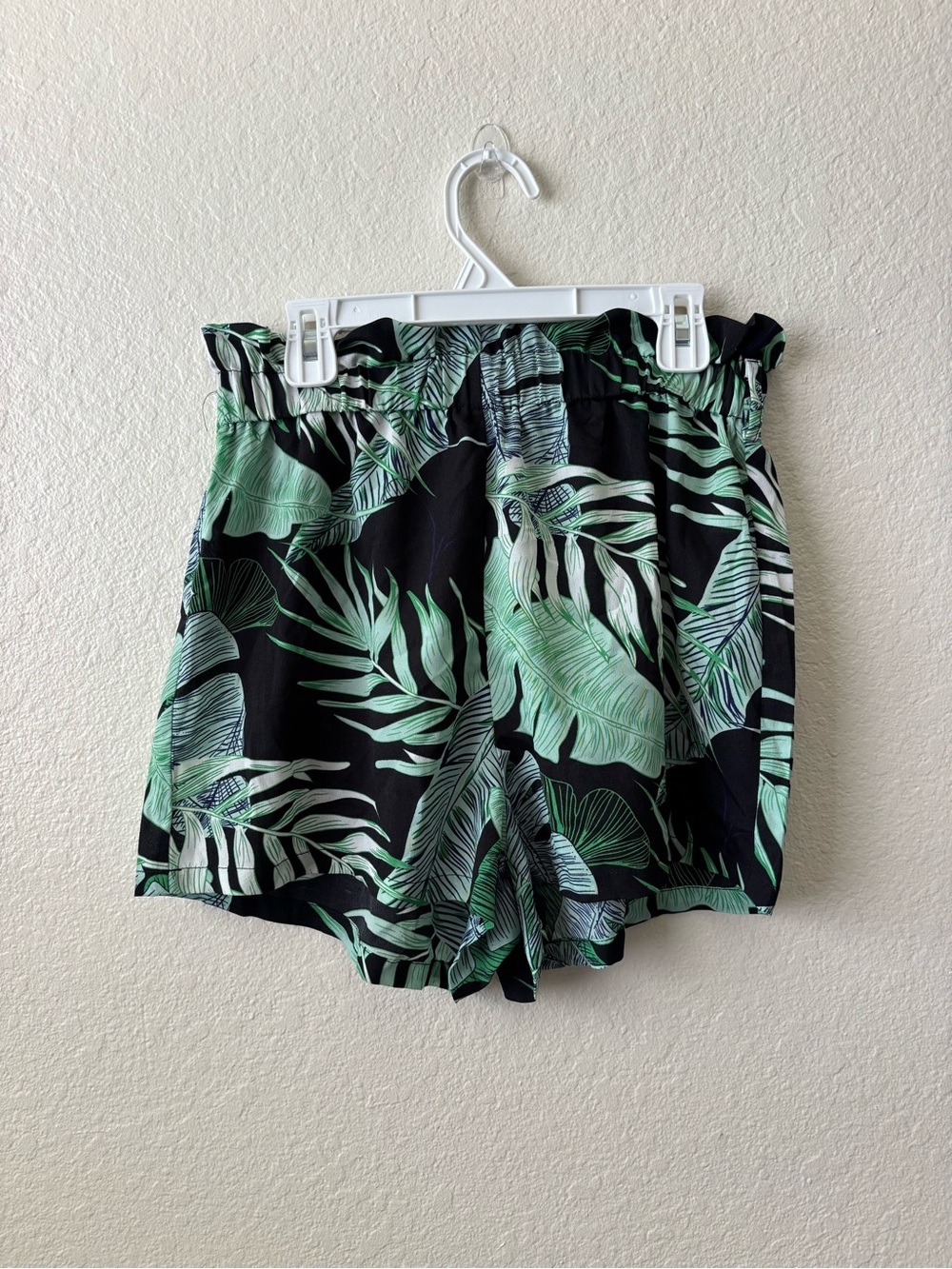 SHEIN Black Tropical Leaf High-Waist Paperbag Shorts